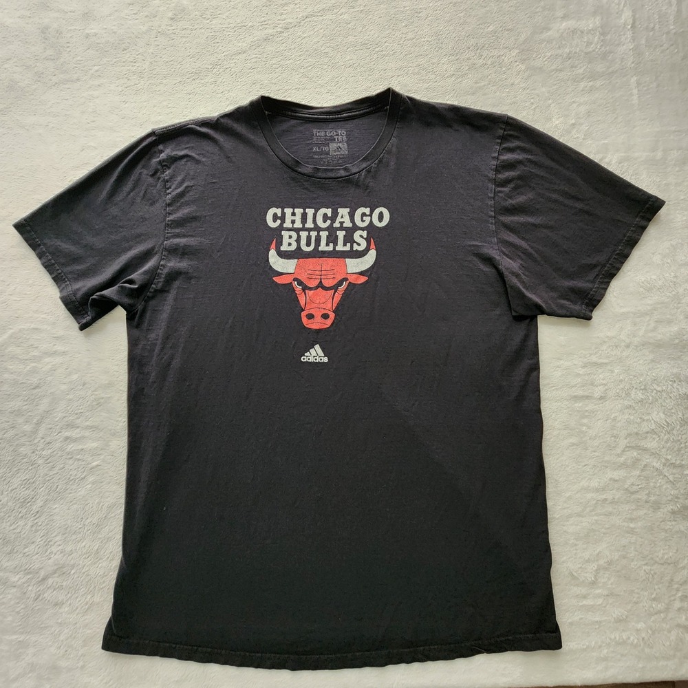 Adidas Chicago Bulls T-Shirt Mens XL Black Graphic Logo NBA Basketball Tee Faded